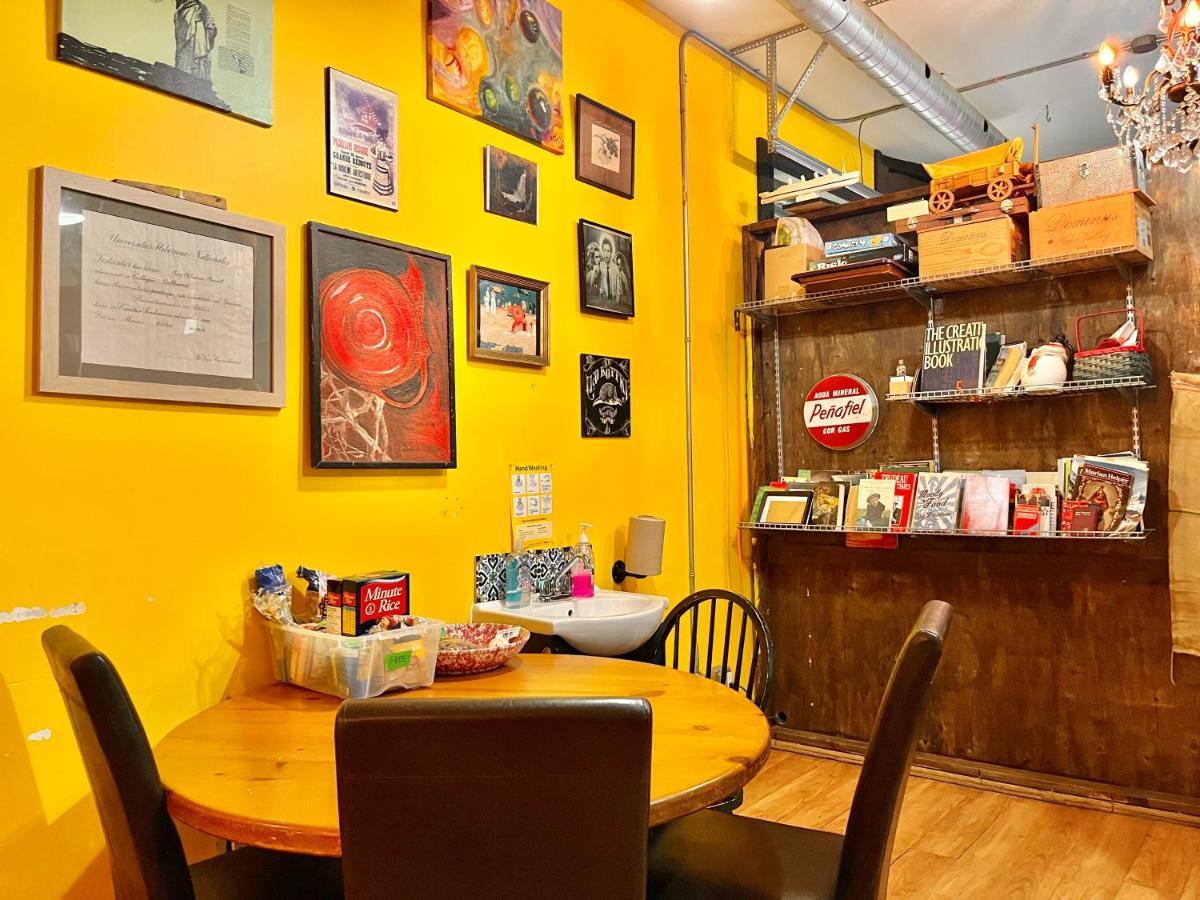 The Only Backpacker'S Inn (Adults Only) Toronto Bagian luar foto