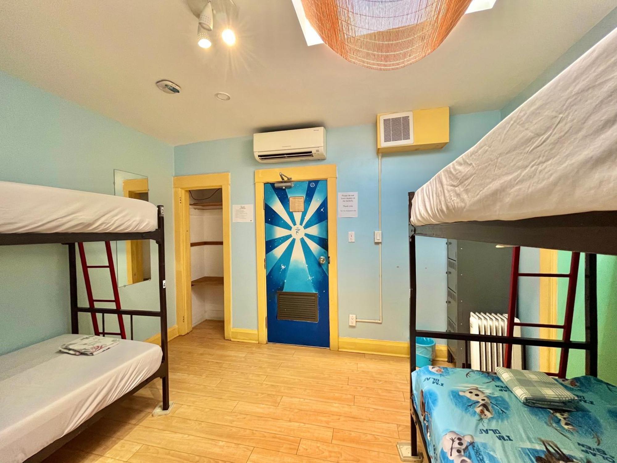 The Only Backpacker'S Inn (Adults Only) Toronto Bagian luar foto