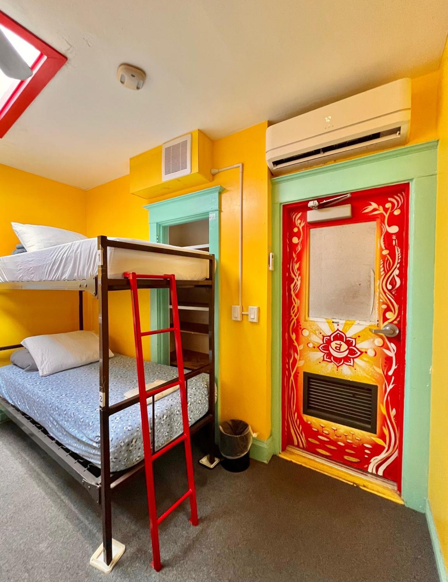 The Only Backpacker'S Inn (Adults Only) Toronto Bagian luar foto