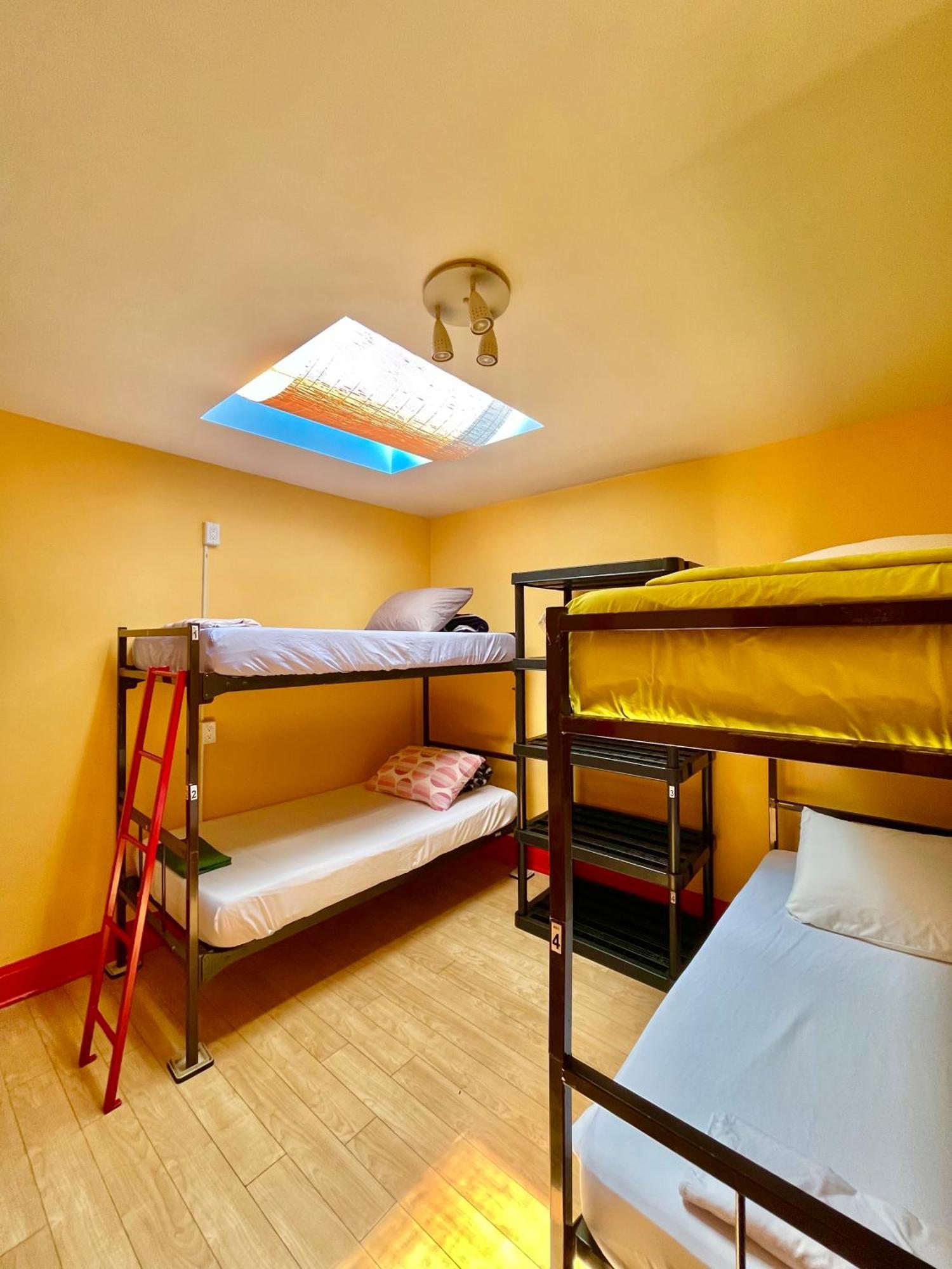 The Only Backpacker'S Inn (Adults Only) Toronto Bagian luar foto