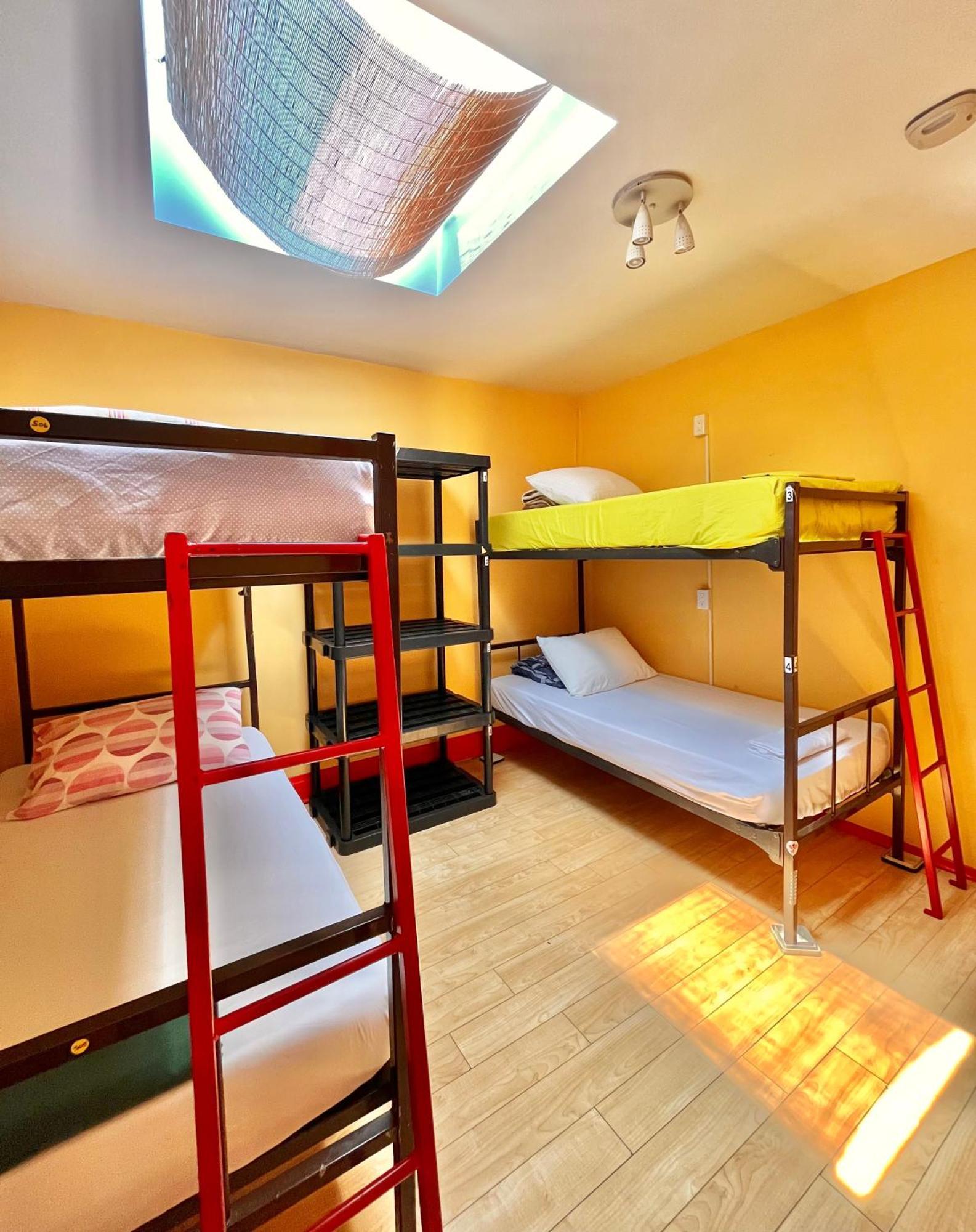 The Only Backpacker'S Inn (Adults Only) Toronto Bagian luar foto