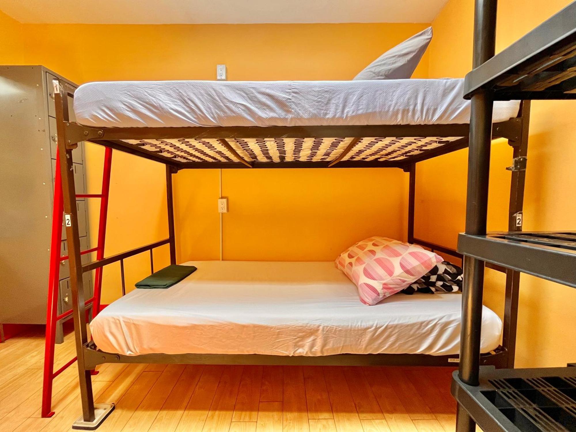 The Only Backpacker'S Inn (Adults Only) Toronto Bagian luar foto